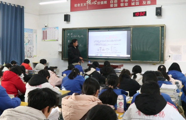 专业成长的环境让教师可以在县中这个岗位上更好发挥他的聪明才智 专业成长的环境让教师可以在县中这个岗位上更好发挥他的聪明才智