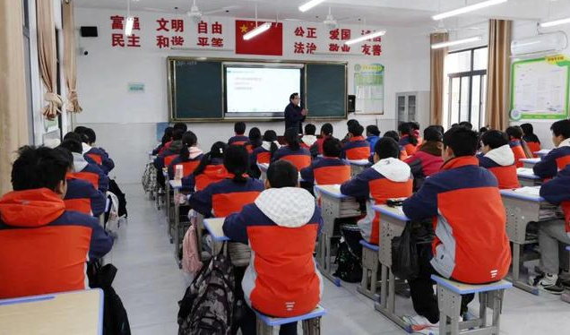 教师们焕宣布如此的热情和创造力的氛围在校园里弥漫开来