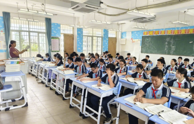 教师指导下推动主动发展在严谨学业质量基础上促进多元进步