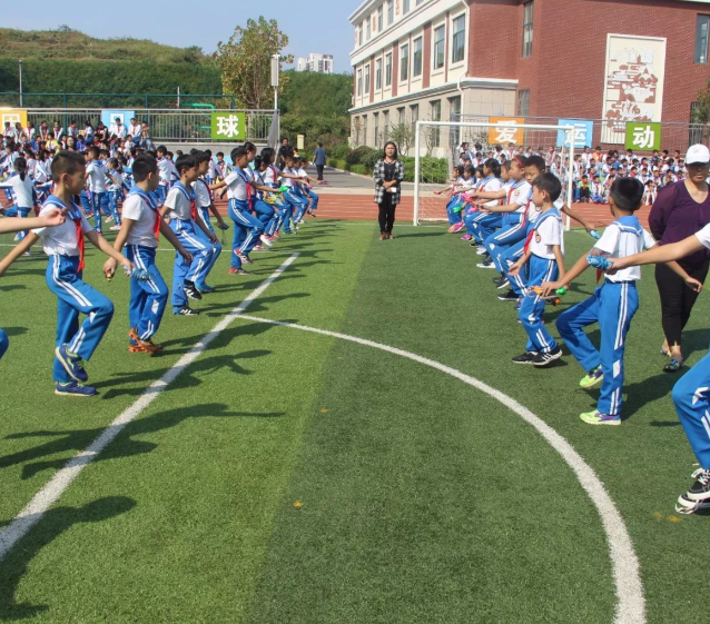 感悟劳动教育的深刻含义数学思想PK赛中家长与选拔出的学生同